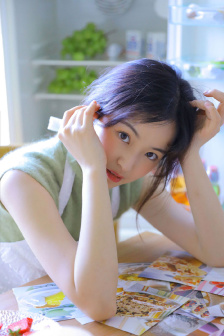 双腿挂他肩上撞击轻哼